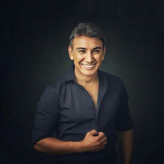 دانلود آهنگ عشق اول شادمهر عقیلی از فارس ترانه